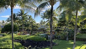 A tropical resort with palm trees, a swimming pool, and well-maintained lawns. - Golf Villas at Mauna Lani Q22 -1,460 sq Beach Club Access (Waimea)