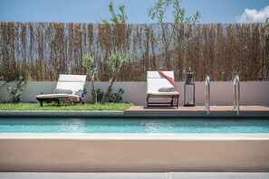 Casa, 5 habitaciones, balcón, vista a la ciudad | Alberca | Alberca al aire libre 