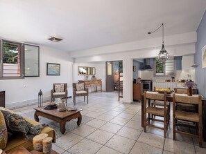 House, 5 Bedrooms, Balcony, City View | Interior