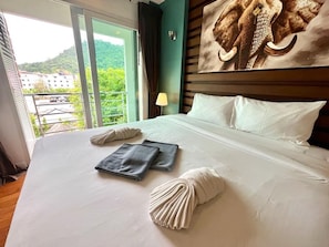 Condo, 2 Bedrooms, Accessible, Balcony
