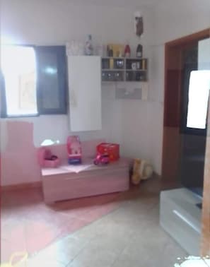 Appartement, 1 chambre, fumeur, vue sur le jardin | Bar-salon