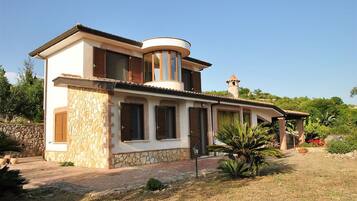 Villa, 3 Bedrooms, Patio, Mountain View | Exterior
