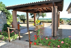 Villa, 3 Bedrooms, Patio, Mountain View | Outdoor dining