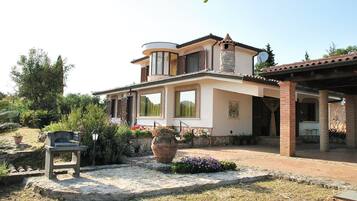 Villa, 3 Bedrooms, Patio, Mountain View | Exterior
