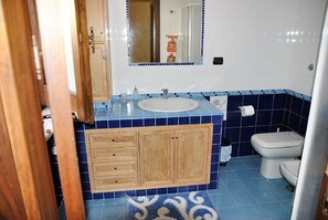 Villa, 3 Bedrooms, Patio, Mountain View | Bathroom