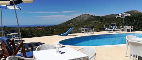 Villa, 3 habitaciones, patio, vista a la montaña | Alberca | Alberca al aire libre