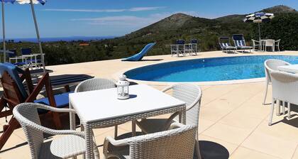 Uva & Stelle Maison Detached Villa in the Hills of Sperlonga