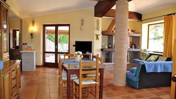 Villa, 3 Schlafzimmer, Terrasse, Bergblick | Wohnzimmer
