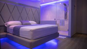 Exclusive Double Room, 1 Queen Bed | Premium bedding, minibar, soundproofing, free WiFi