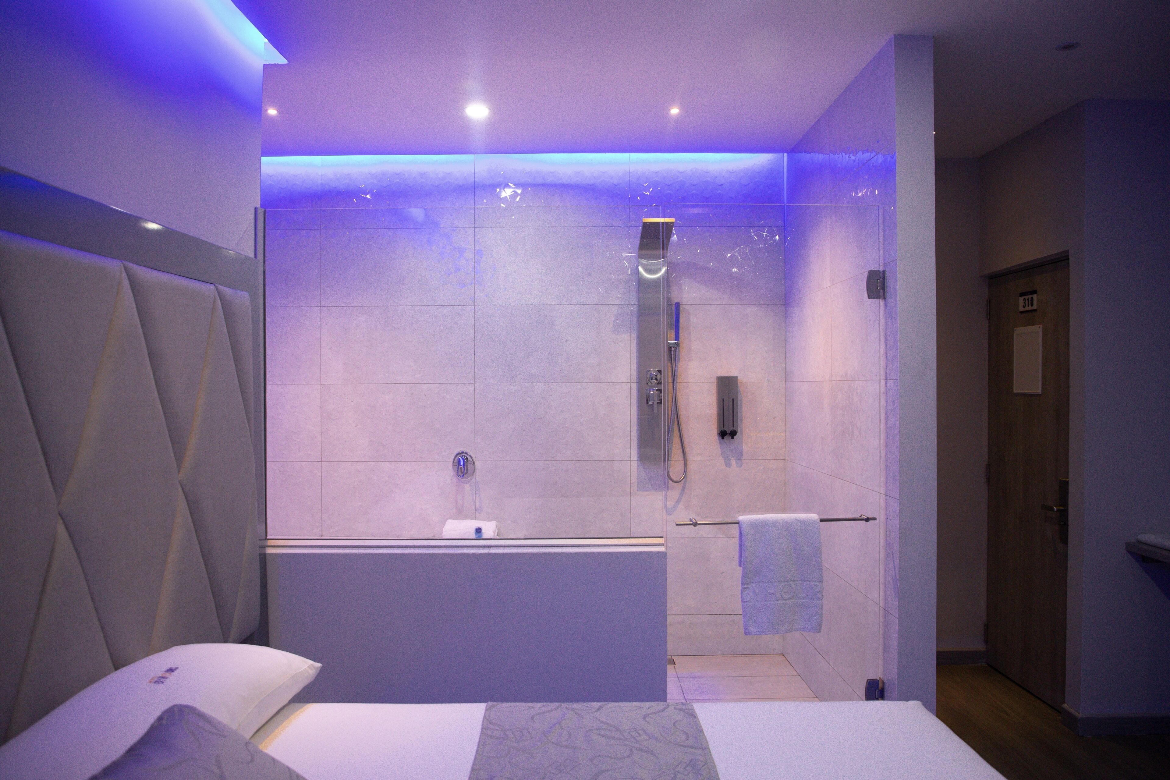 Ropa de cama de alta calidad, minibar y sistema de insonorización 