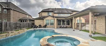 "Luxurious 3-Bedroom Mansion with Heavenly Heated Pool and Jacuzzi Retreat"