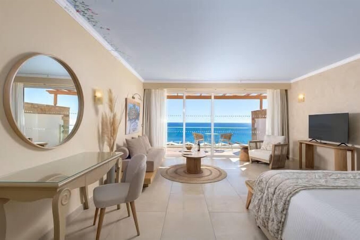 Luxury Room, 1 King Bed, Hot Tub, Pool View (Moutaz) | 2 bedrooms, hypo-allergenic bedding, down duvets, pillow-top beds