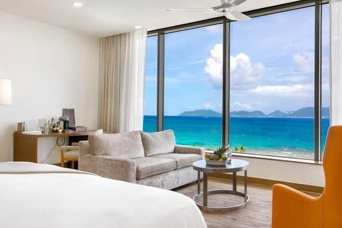 Luxury Condo, Ocean View | 2 bedrooms, hypo-allergenic bedding, down duvets, pillow-top beds