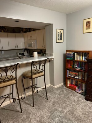 Interior - Cozy Stay in Kc Area (Overland Park)