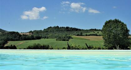 Umbrian Farmhouse Retreat With Private Pool and Garden