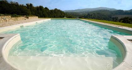 Umbrian Farmhouse Retreat With Private Pool and Garden