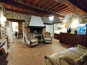 Casa, varias habitaciones, accesible para personas con discapacidad, fumadores | Sala de estar | Libros