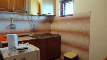 Apartment, 2 Bedrooms, Smoking, Balcony | Private kitchen