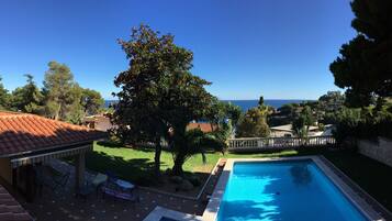 Huoneisto, 2 makuuhuonetta, tupakointi sallittu | Uima-allas | Sisäuima-allas