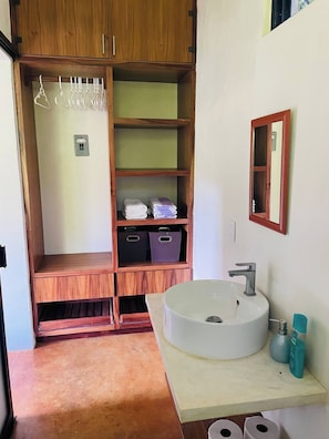 Apartment, 1 Bedroom, Smoking, Balcony | Bathroom