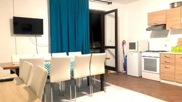 Appartement, 5 chambres, fumeurs, balcon | Cuisine privée