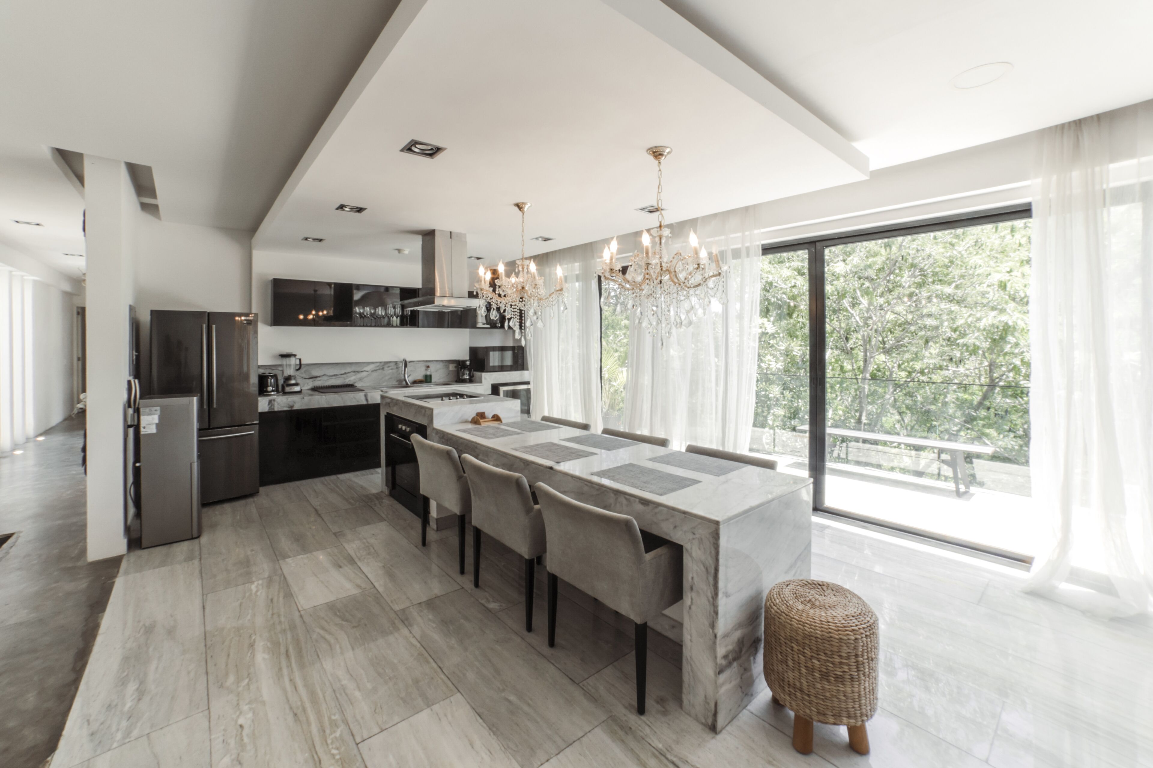 Apartment, 6 Bedrooms, Balcony | Living area