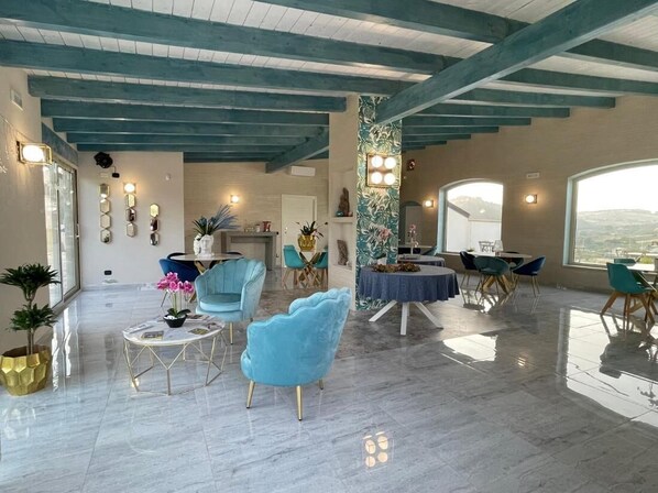 Huone, 1 makuuhuone, terassi, näköala uima-altaalle | Sisätilat