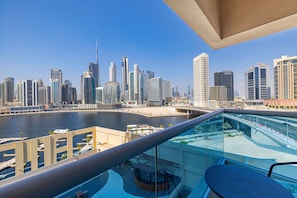 Balcony - Luxurious And Stylish 1br With Amazing City Views (Dubai)