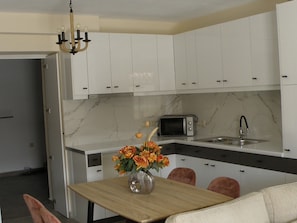 Maison, 3 chambres, fumeur, balcon | Restauration