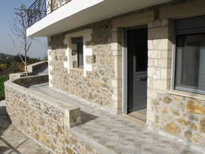 House, 3 Bedrooms, Smoking, Balcony | Property entrance