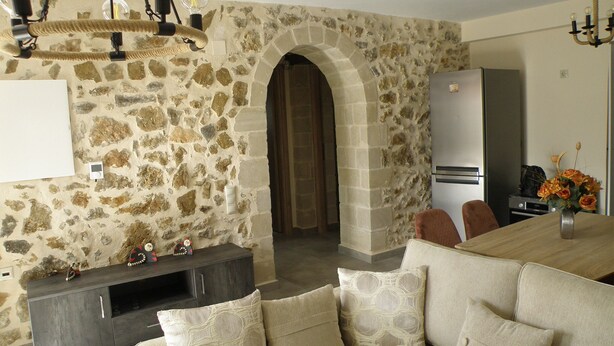 Living room - "tratidional House in Kalivos" (Mylopotamos)