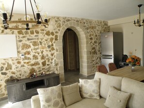 House, 3 Bedrooms, Smoking, Balcony | Living room