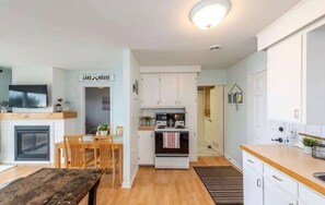 Interior - Waterfront W Private Lake Access Indoor Fireplace (Haldimand County)