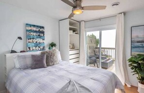 House, 3 Bedrooms | 3 bedrooms - Waterfront W Private Lake Access Indoor Fireplace (Haldimand County)