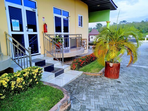 Renajoe Exclusive Centre