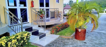 Renajoe Exclusive Centre