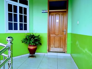 Apartment, Multiple Bedrooms, Accessible, Smoking | Property entrance