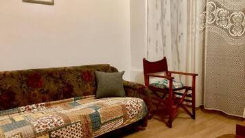 Apartment, 2 Bedrooms, Smoking, Balcony | Interior