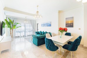 Apartamento, 2 quartos, acessível, sacada | Opções para refeição