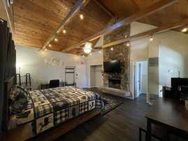 Tabla de planchar con plancha, wifi gratis y ropa de cama 