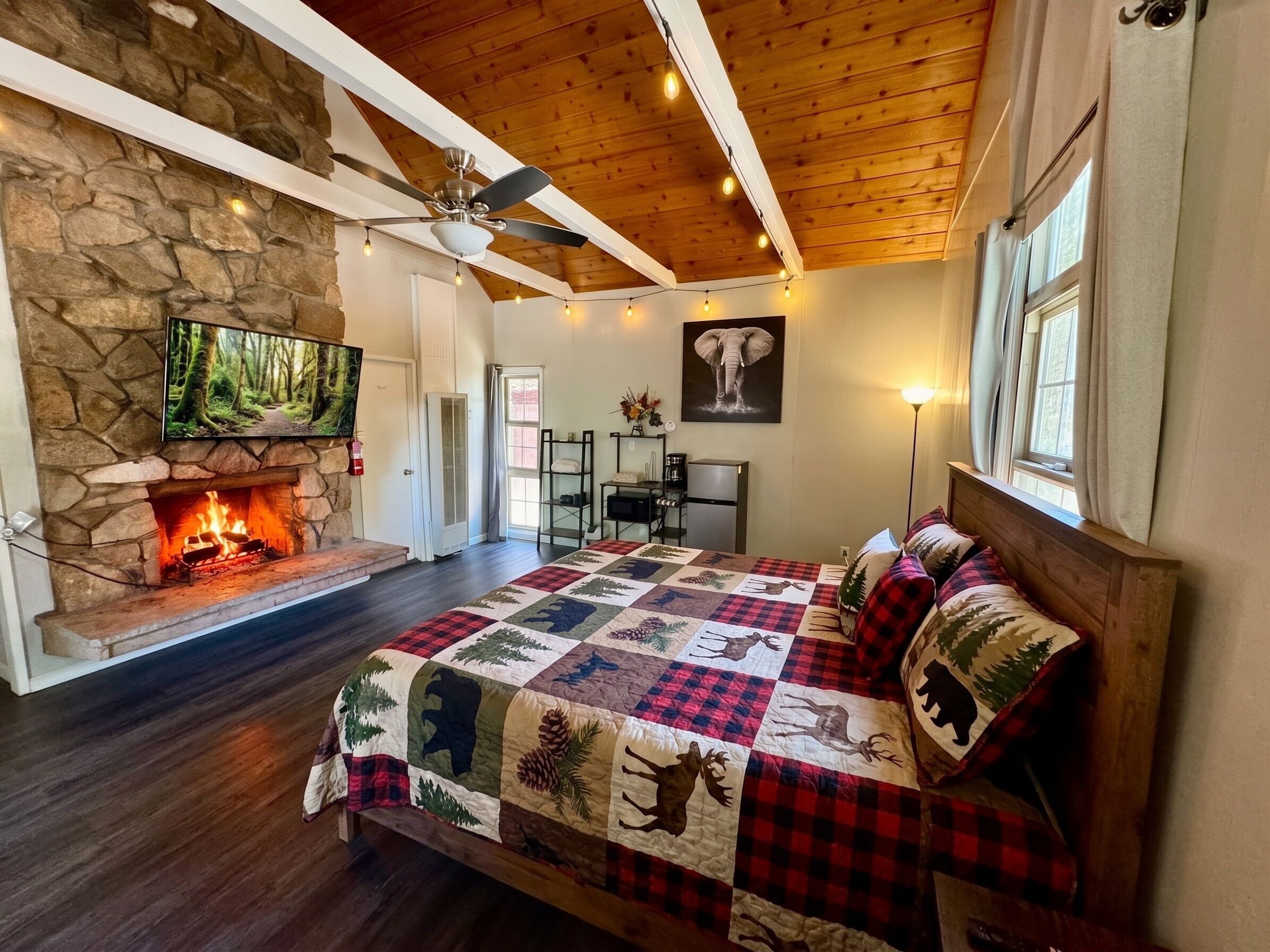 # 9 Romantic and Cozy Getaway | Strykejern/-brett, wi-fi (inkludert) og sengetøy