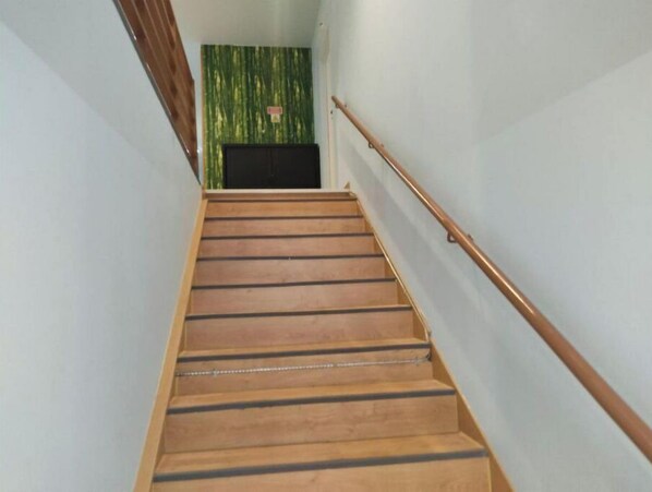 المنشأة من الداخل