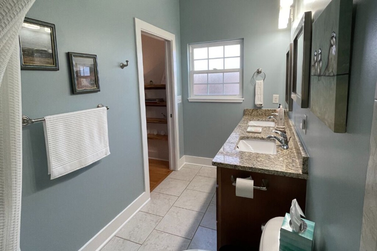Photo 12 of Great Location! Free Parking + Pet Friendly!