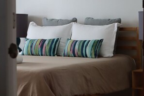 1 habitación, tabla de planchar con plancha, wifi gratis y ropa de cama 