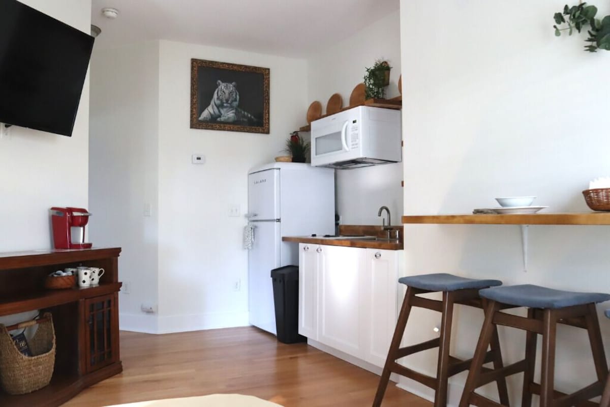 Photo 15 of Great Location! Free Parking + Pet Friendly!