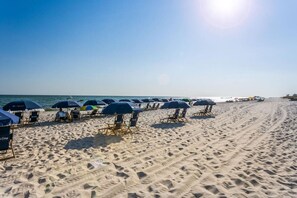 På stranden