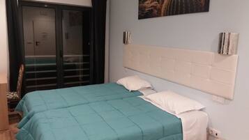 9 bedrooms, WiFi, bed sheets