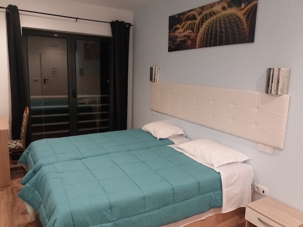 9 bedrooms, WiFi, bed sheets - LPA Pereira Exit and Motorway (Fratel)