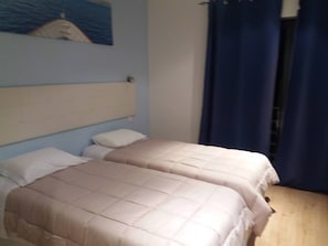 9 bedrooms, WiFi, bed sheets - LPA Pereira Exit and Motorway (Fratel)