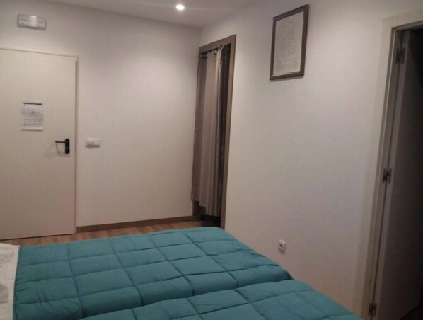 9 bedrooms, WiFi, bed sheets
